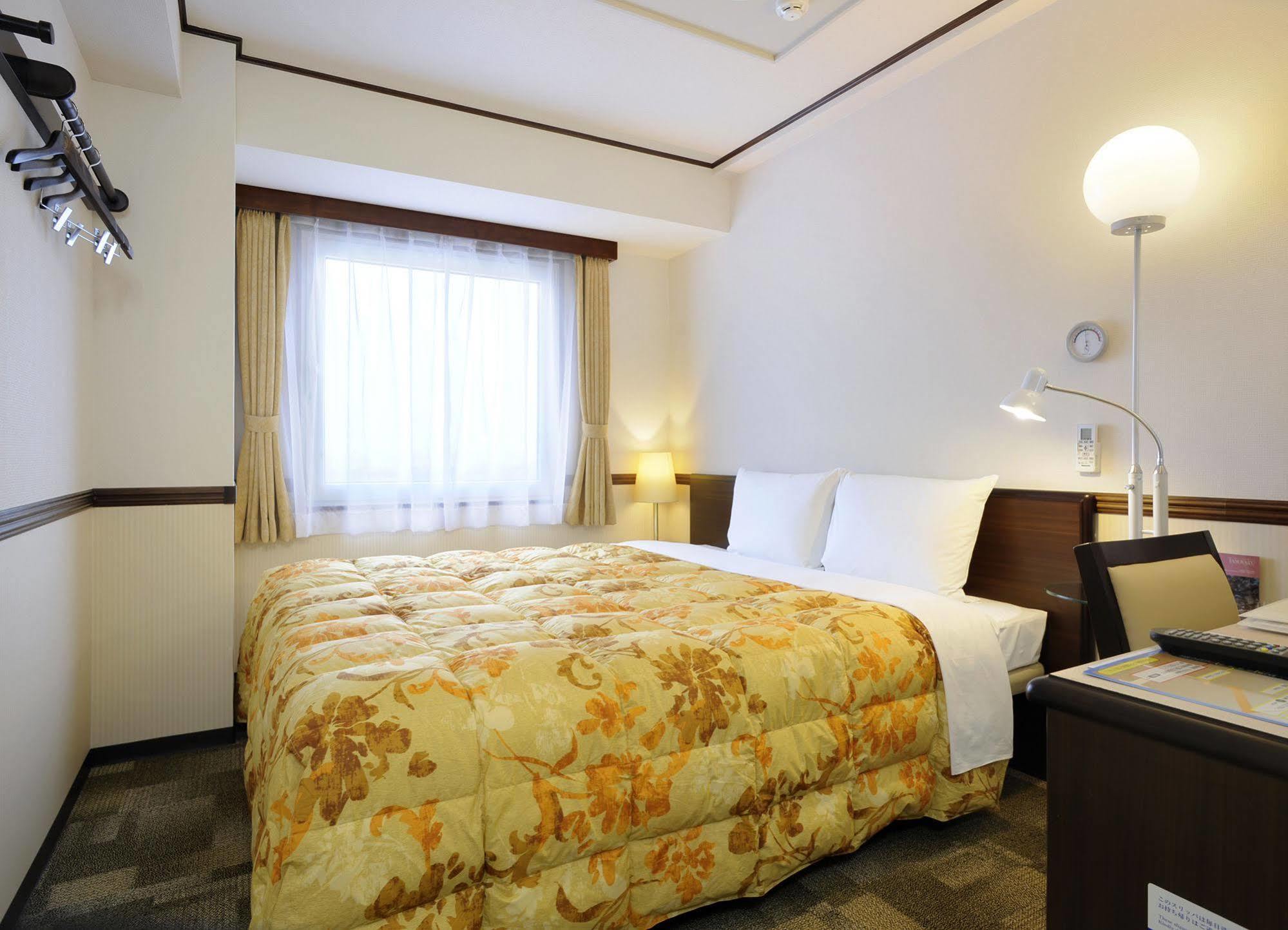 Toyoko Inn Hokkaido Sapporo-Eki Minami-Guchi Exterior photo