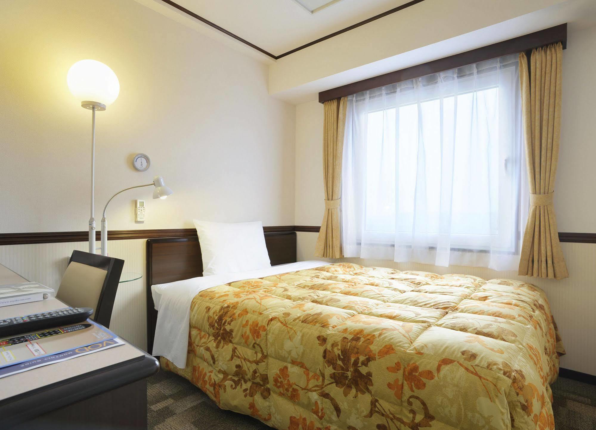 Toyoko Inn Hokkaido Sapporo-Eki Minami-Guchi Exterior photo